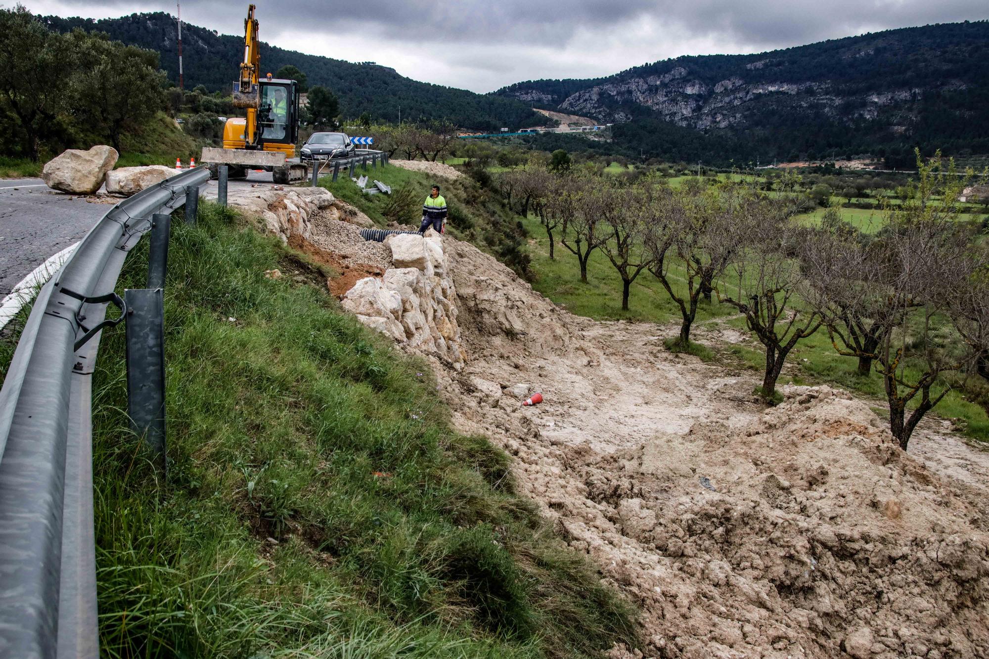 Alcoy retoma los cortes en la carretera del Rebolcat para completar la reparación de daños por las lluvias