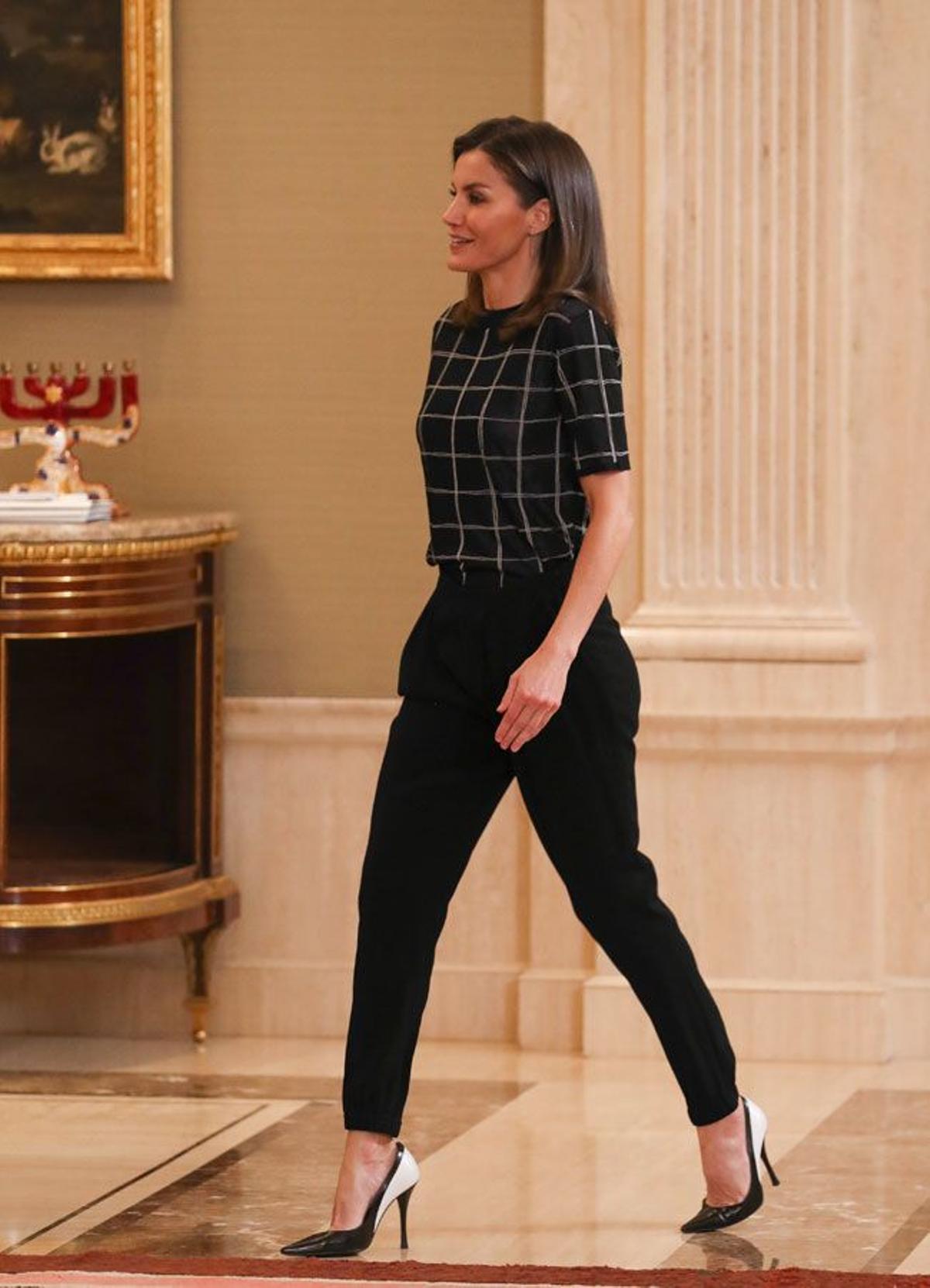 Letizia Ortiz con salones bicolor