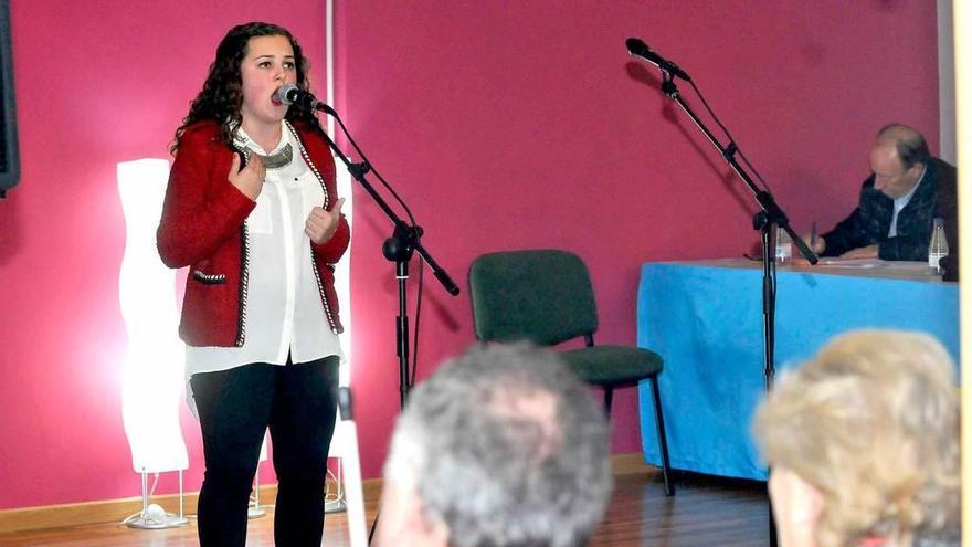 Alicia Villanueva, durante una actuación en El Entrego.