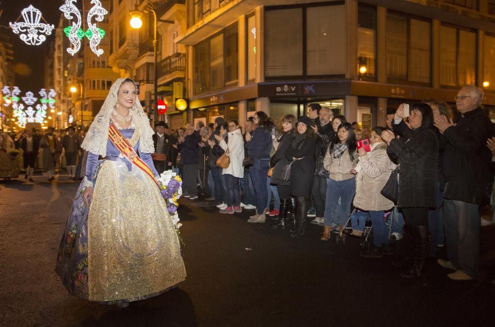 Así desfiló Alicia Moreno y la corte de honor