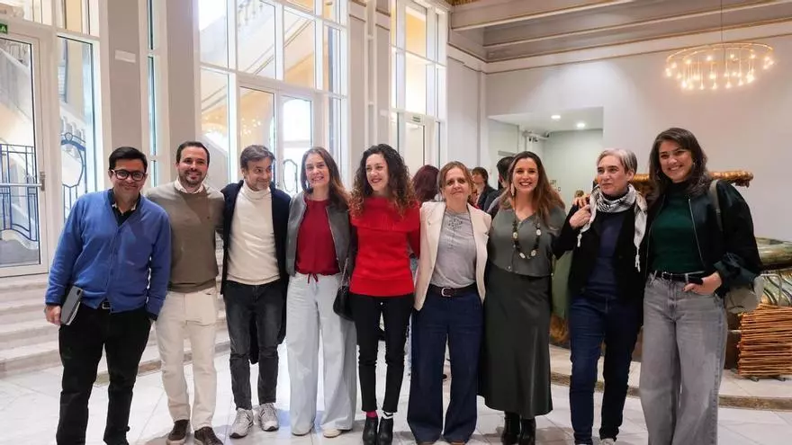 La presentación de la nueva coalición Sumar se desborda de público