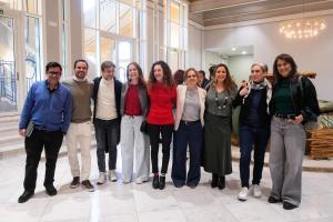 La presentación de la nueva coalición Sumar se desborda de público