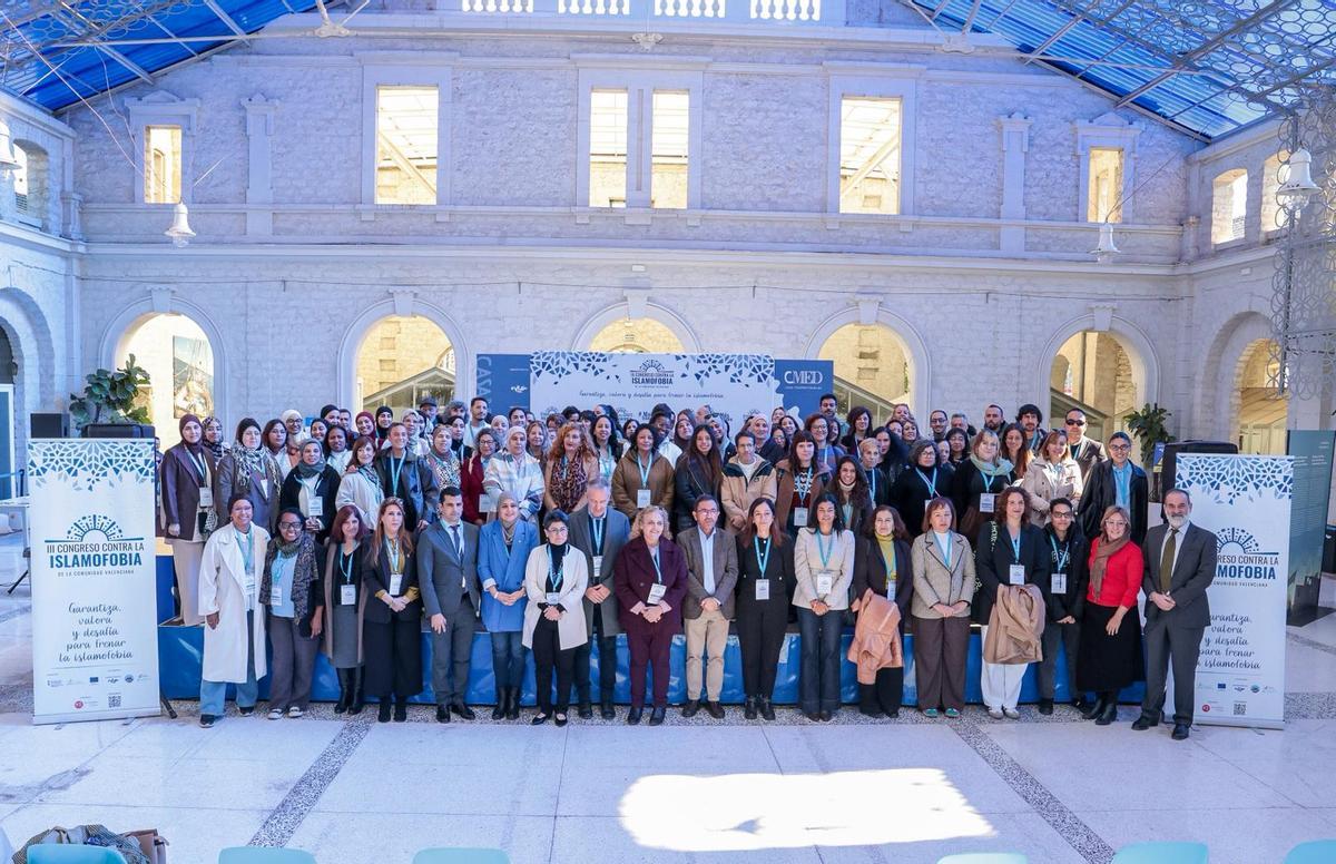 Imagen de los organizadores del III Congreso contra la Islamofobia de la Comunidad Valenciana, celebrado en Alicante.