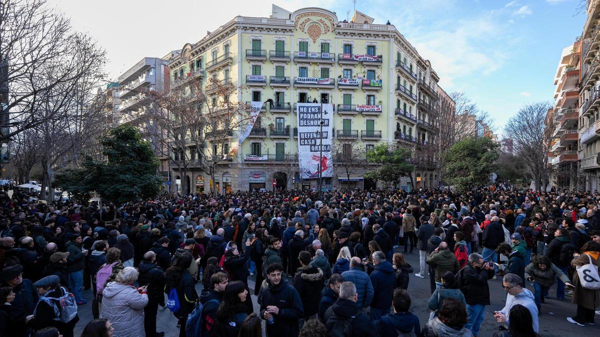Concentración frente a la Casa Orsola de Barcelona.