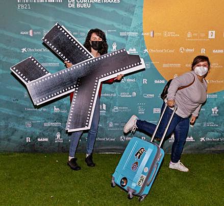 Photocall del festival de Bueu en el Centro Social do Mar.