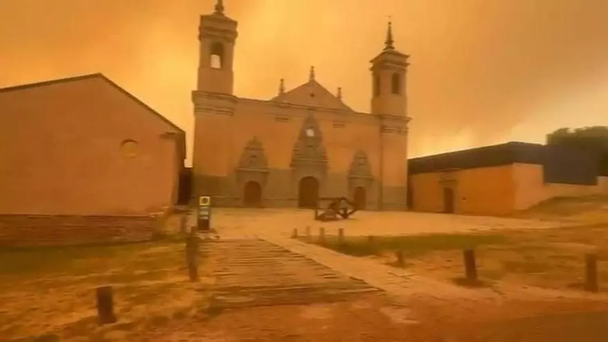 En vídeo | El Monasterio nuevo de San Juan de la Peña, cercado por el incendio