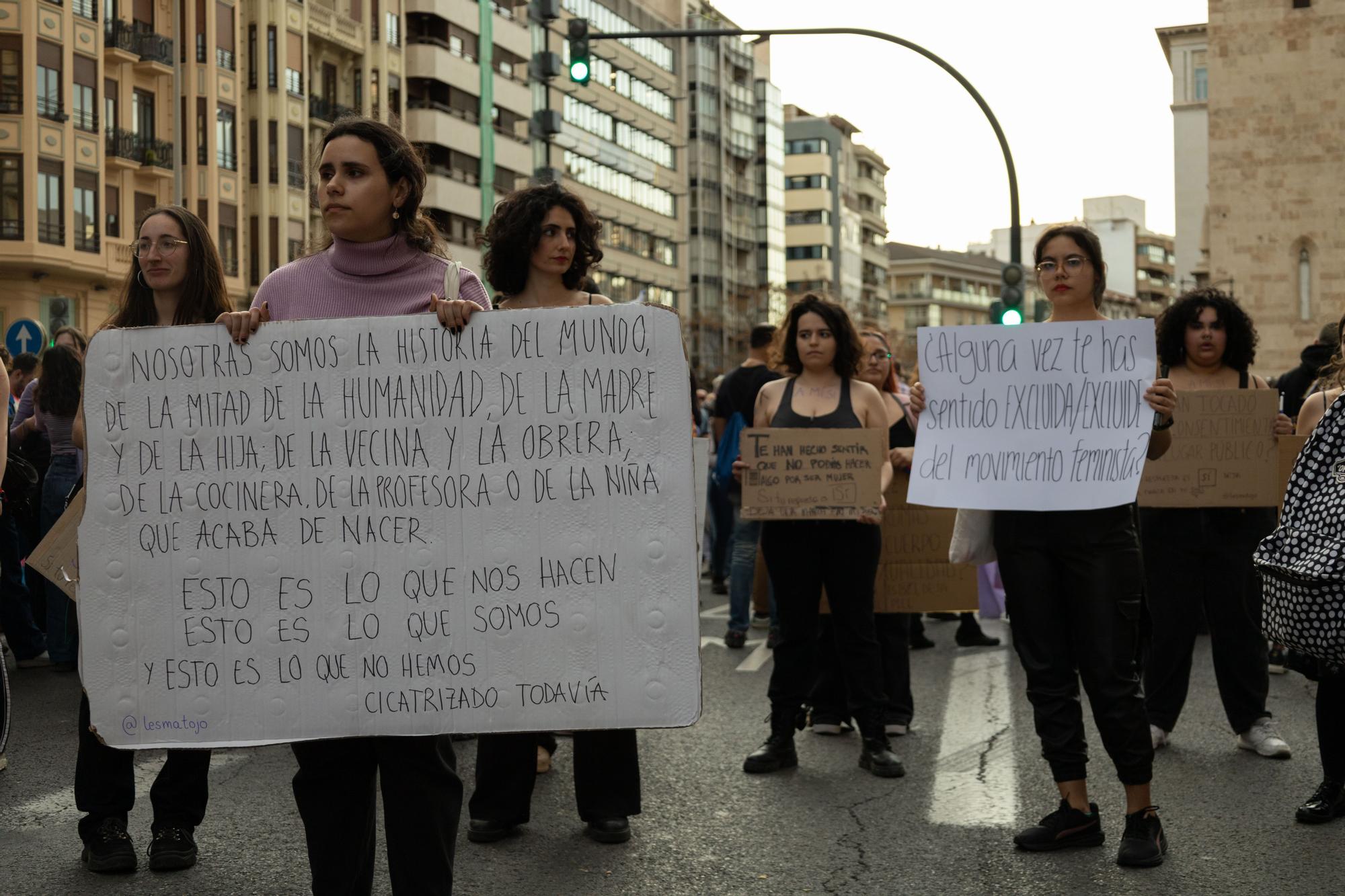 Una cruz por cada tipo de violencia: performance del 8M se hace viral