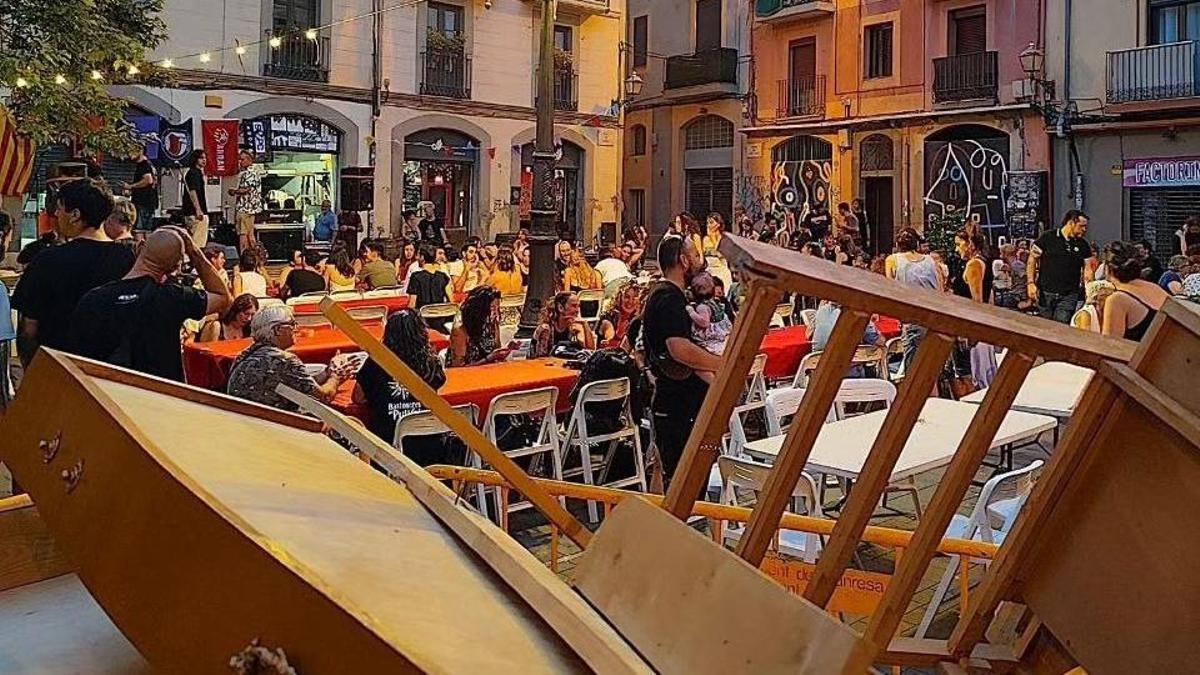 Ambient a la plaça de Gispert en una anterior edició de la revetlla