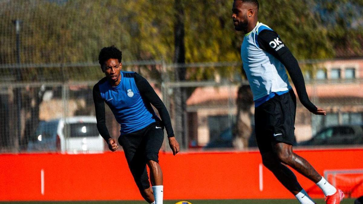 Larin, junto a Mojica, en un entrenamiento en Son Bibiloni.