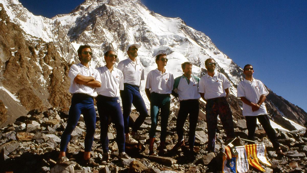 De izquierda a derecha, Ansón, Avellanas, Escartín, Ortiz, Ortas, Garcés y Olivar, antes de una expedición
