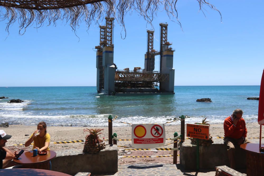 La compañía Ferrovial ya ha presentado el plan de rescate del dique flotante encallado en Benalmádena