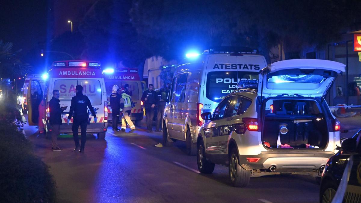 Policías locales, nacionales y medios sanitarios en una imagen de archivo de Castelló.