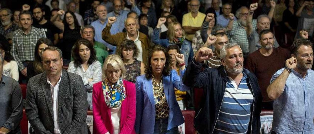 Homenaje a Etelvino Blanco, con su hija al frente, la diputada socialista Noela. // Brais Lorenzo