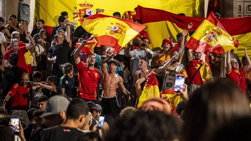 Celebració a Manresa del triomf de la Roja al Mundial