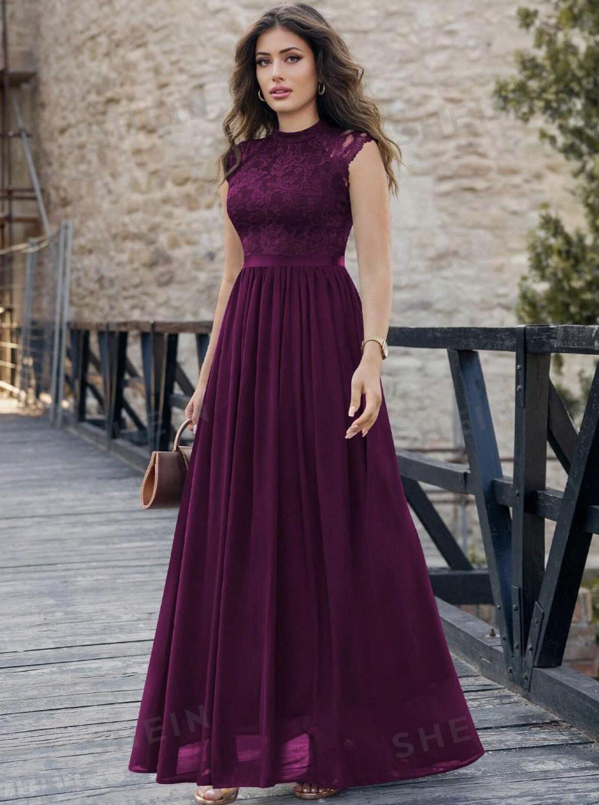 Vestido maxi de cuello alto con corpiño de encaje