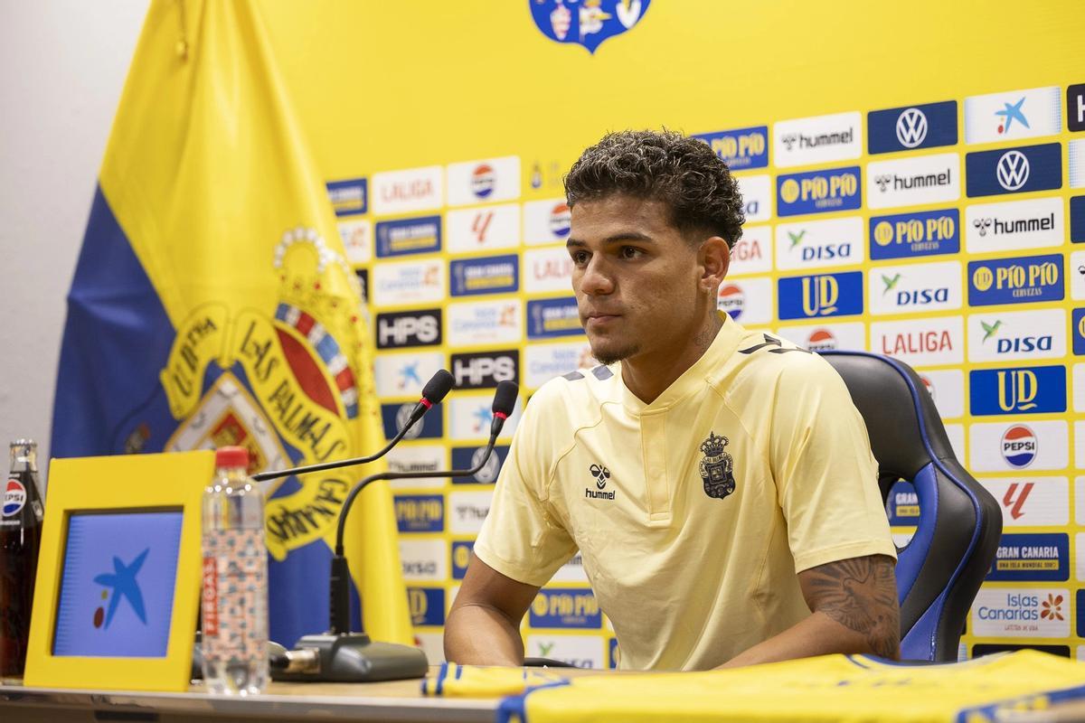 Edward Cedeño, durante su presentación, el pasado julio en Barranco Seco.