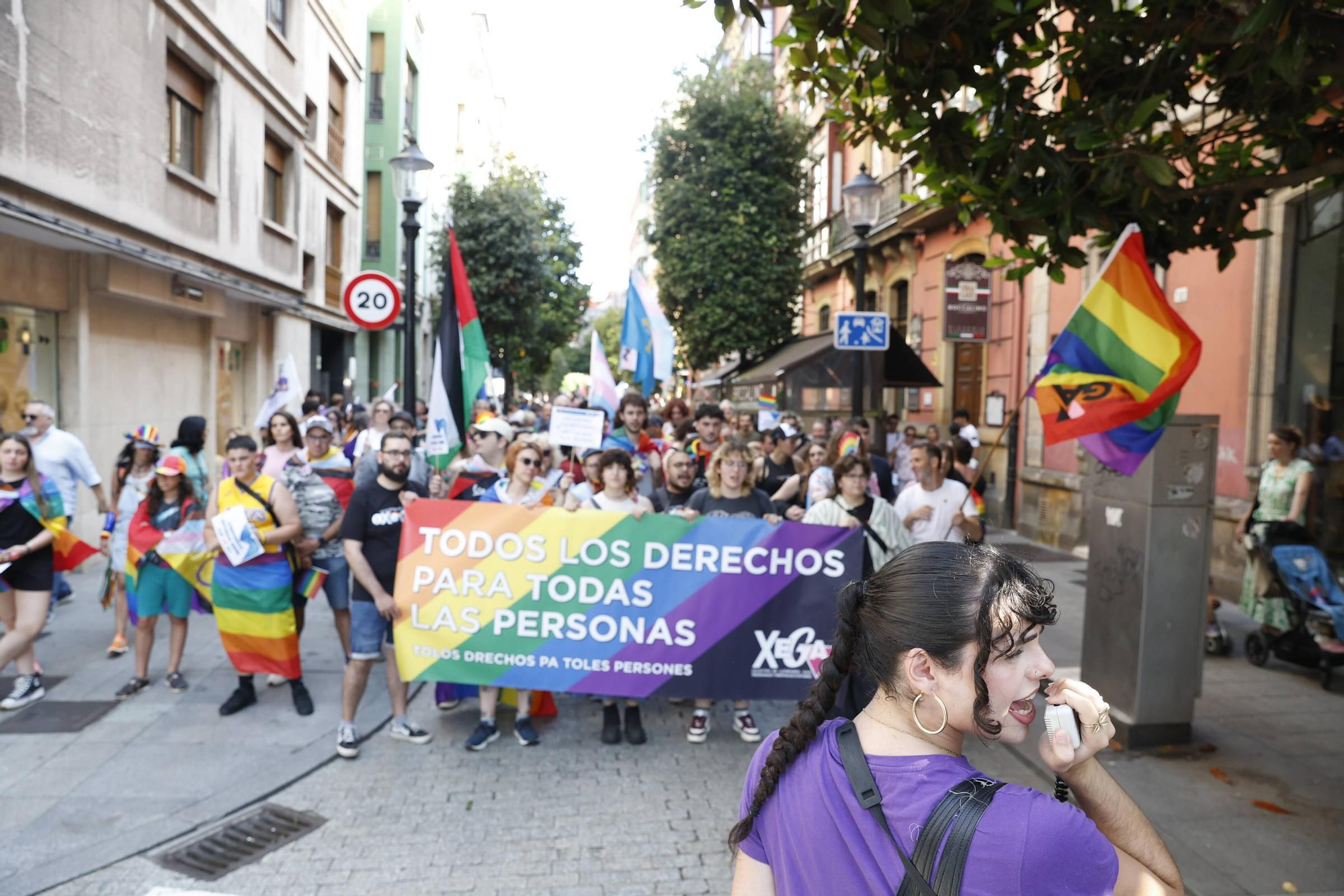 Así fue el desfile del Orgullo en Gijón (en imágenes)
