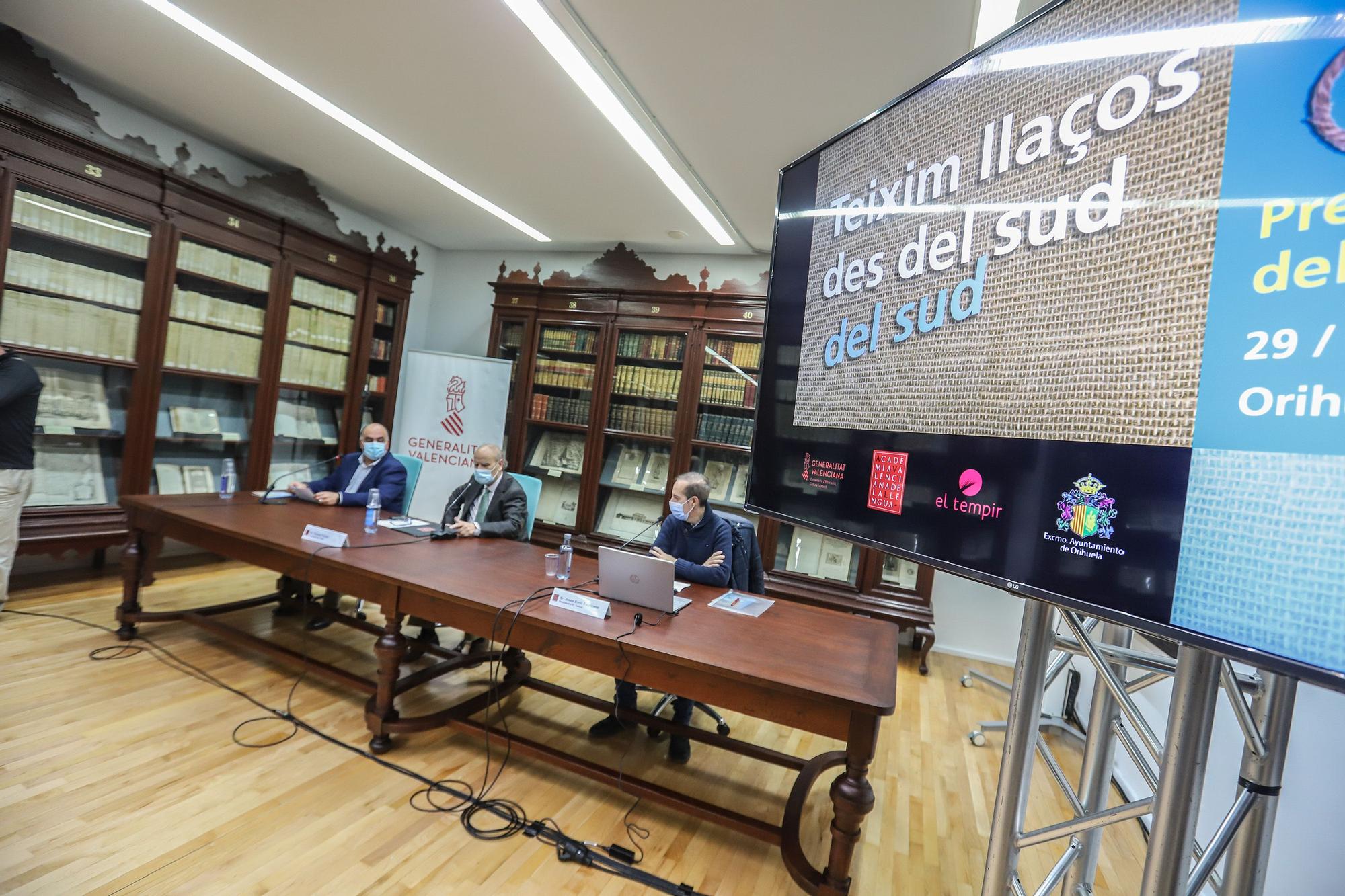 La Acadèmia Valenciana de la Llengua y El Tempir presentan una campaña en Orihuela para poner en valor el valenciano en la Vega Baja