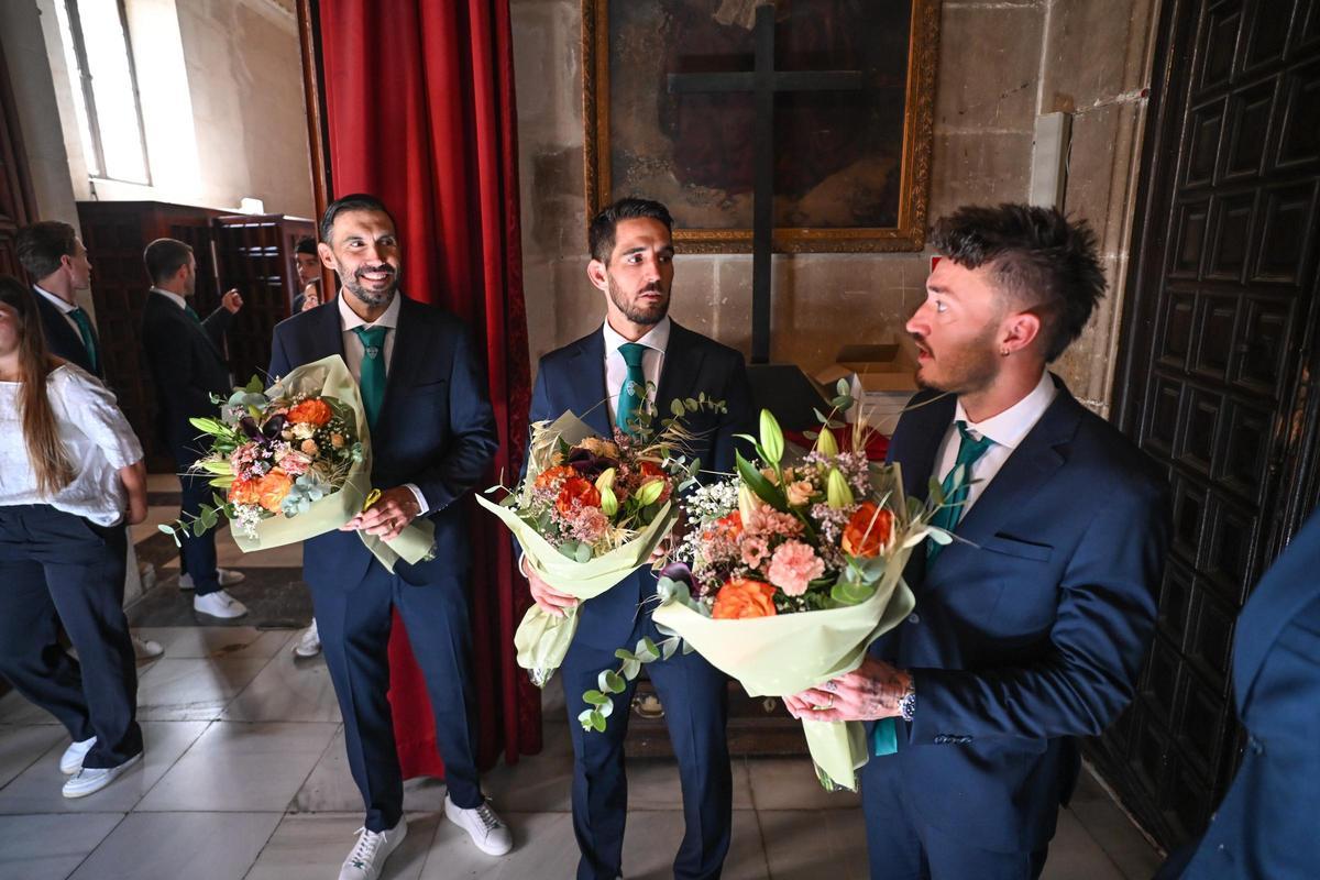 Rafa Mir, ante el confesionario durante la ofrenda a la Patrona