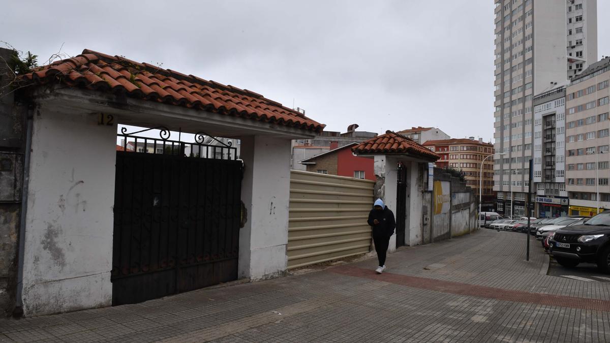 Exterior de la finca de Ciudad Jardín en la que la agrupación Rueiro construirá su nueva sede y residencia.