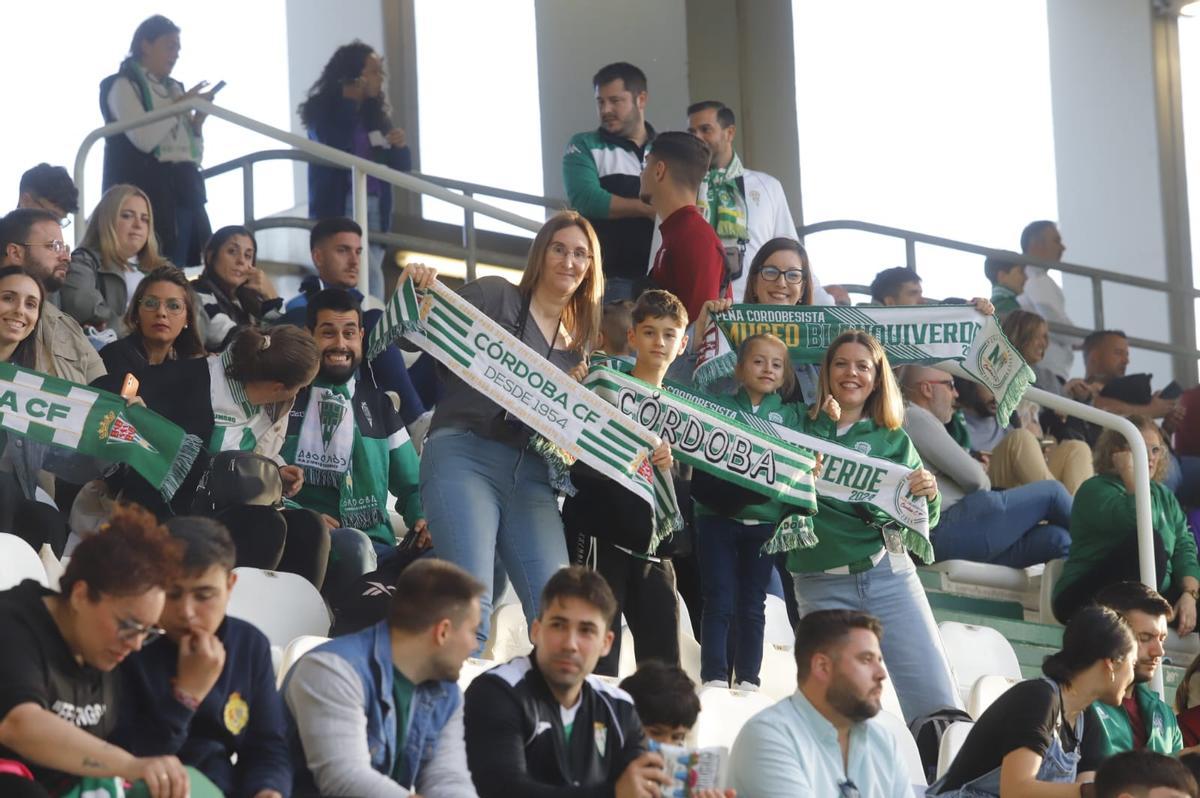 Córdoba CF-Cádiz: las imágenes de la afición blanquiverde en El Arcángel Córdoba CF-Cádiz: las imágenes de la afición blanquiverde en El Arcángel
