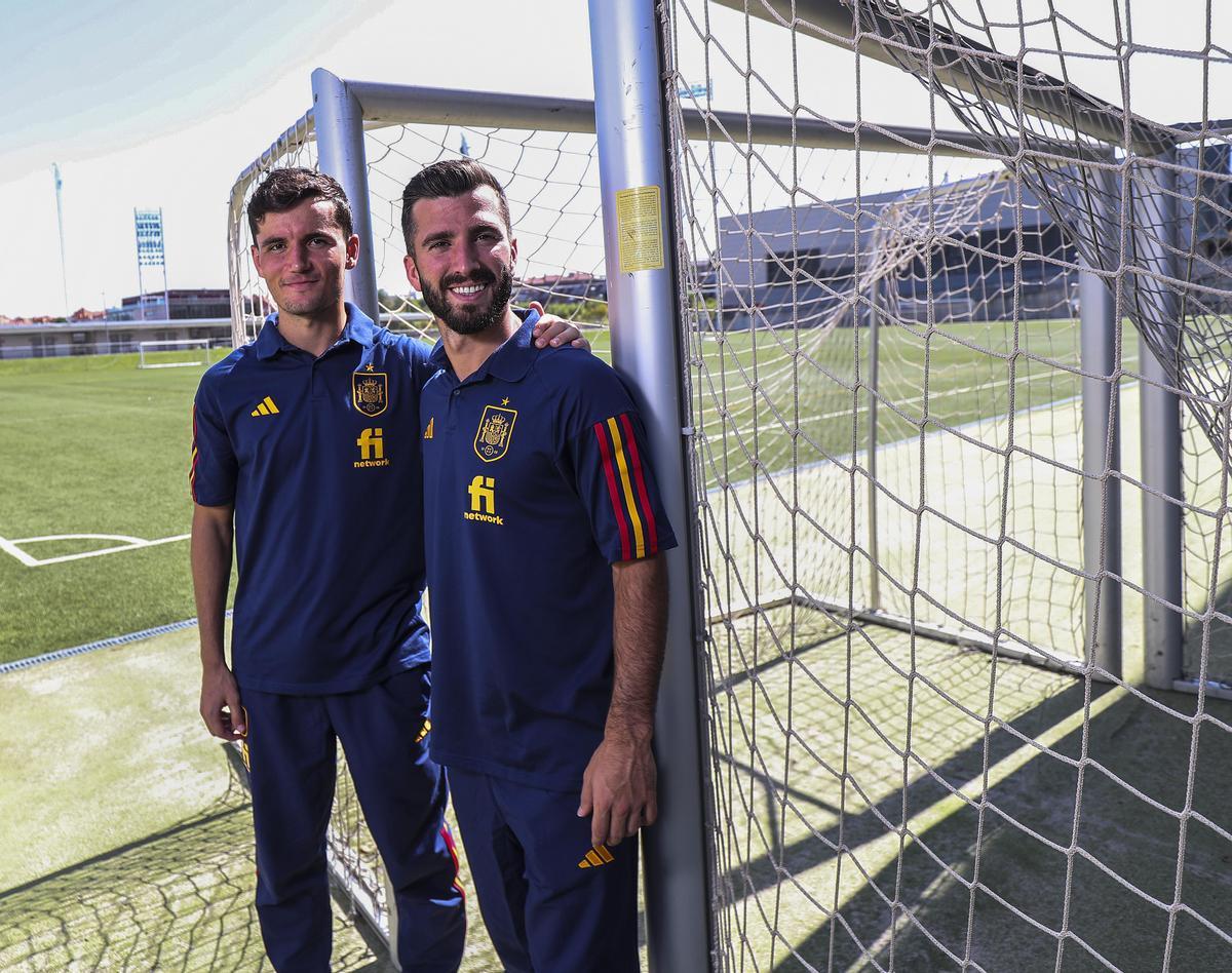 José Luis Gayà y Hugo Guillamón posaron para SUPER en Las Rozas en la última ventana internacional de septiembre para los partidos de la Nations League contra Suiza y Portugal