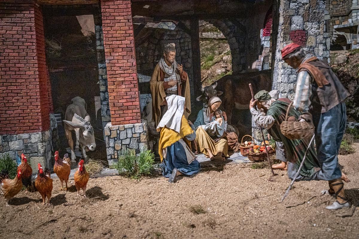 Barcelona estrena un belén tradicional más grande que nunca en la plaza Sant Jaume