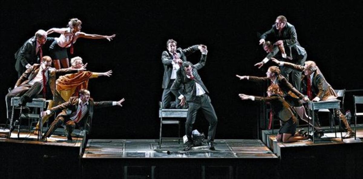 Imatge d’una escena del muntatge del Théâtre de la Ville de París, que estarà al Lliure de Montjuïc des d’avui fins diumenge. Imatge d’una escena del muntatge del Théâtre de la Ville de París, que estarà al Lliure de Montjuïc des d’avui fins diumenge.