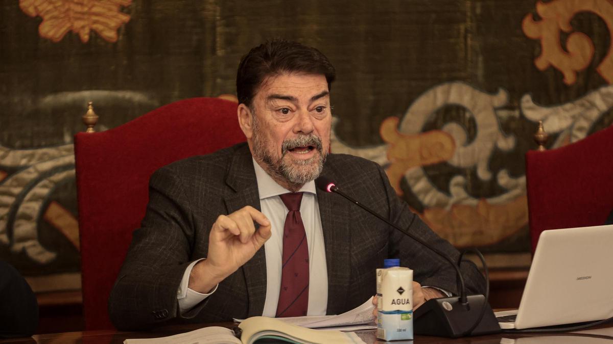 El concejal de Urbanismo de Alicante, Antonio Peral, anuncia una nueva consulta ciudadana que retrasa la aprobación del Plan General