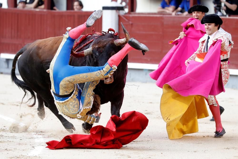 Grave cogida al torero Román en Las Ventas