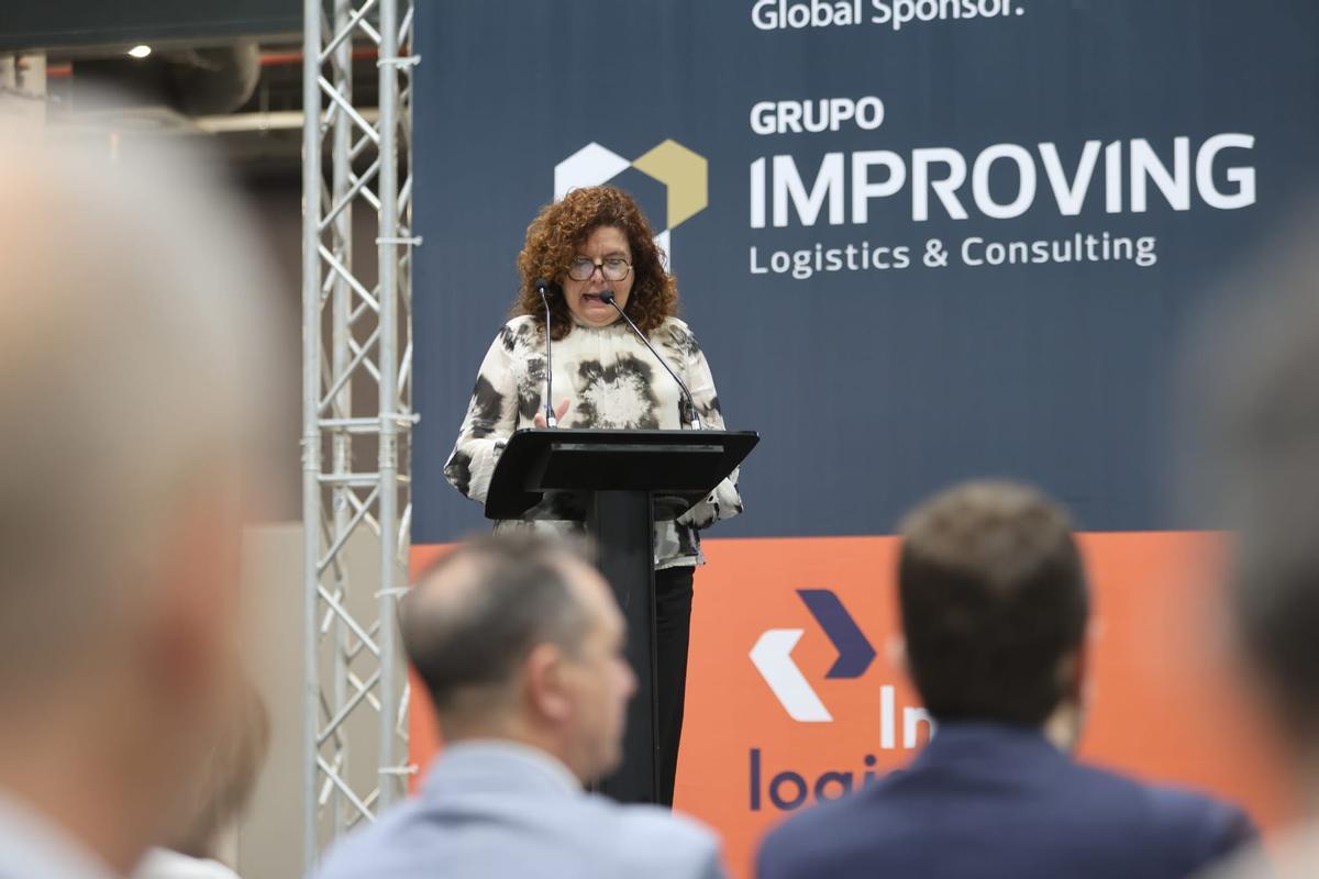 La directora general de Infraestructuras y Transporte Terrestre de la Generalitat Valenciana, María José Martínez, durante su internvención en el Foro Logística e Infraestructuras.