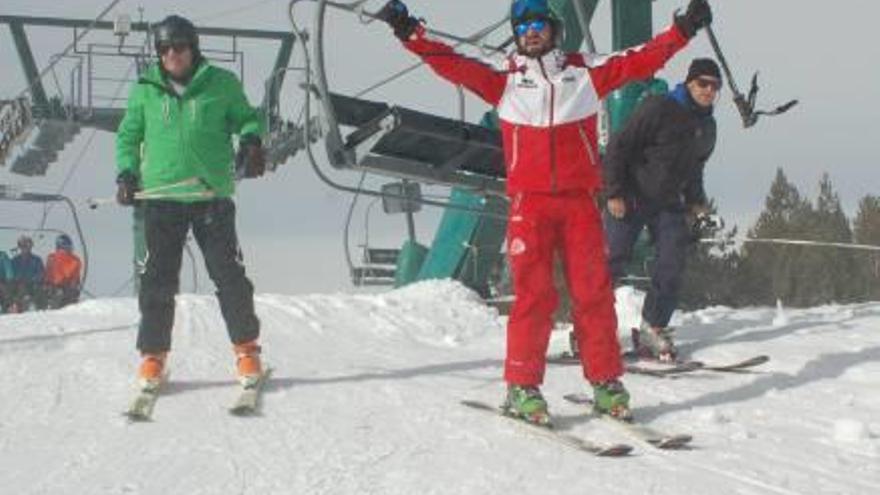 Esquiadors que han iniciat la temporada a Masella