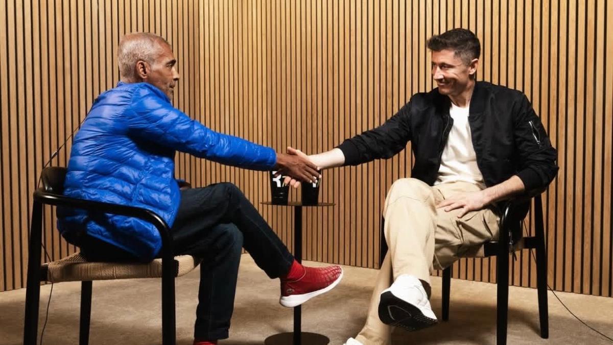 Lewandowski se ejercita con máscara al margen del grupo