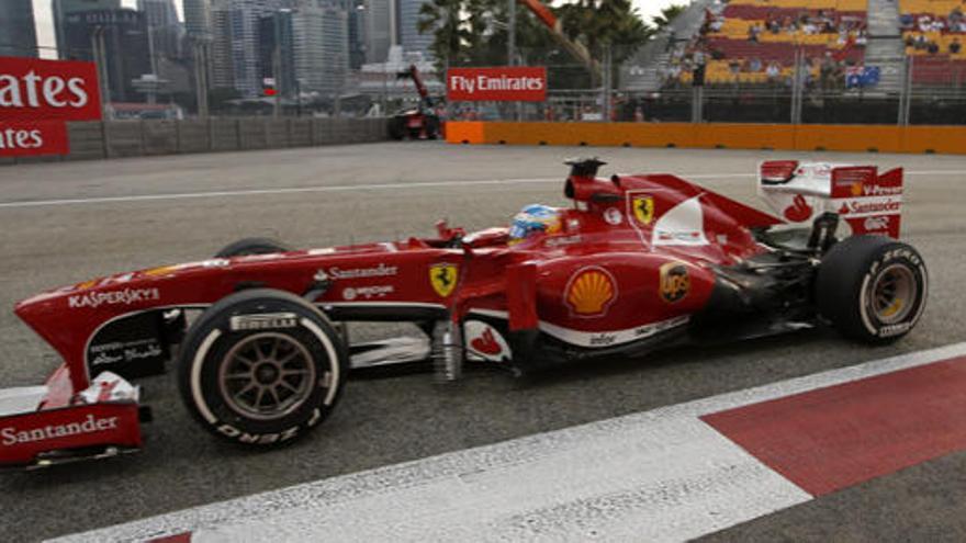 Alonso, sexto en los terceros libres de Singapur