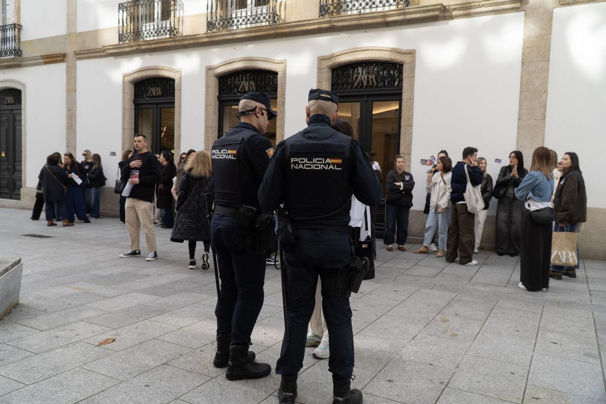 Cientos de personas se han manifestado desde el Centro Comercial Cuatro Caminos