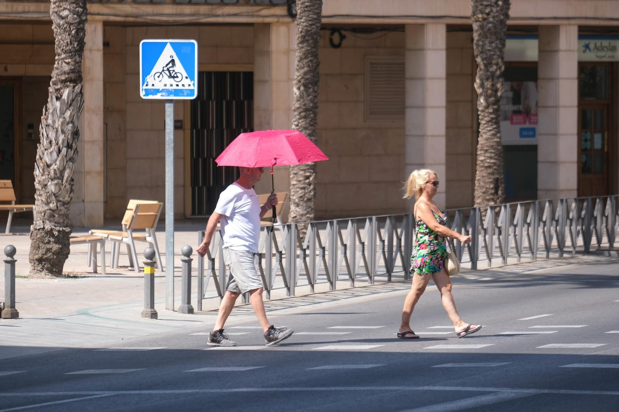 Mil maneras de protegerse del sol cuando el calor "aprieta" en la provincia de Alicante