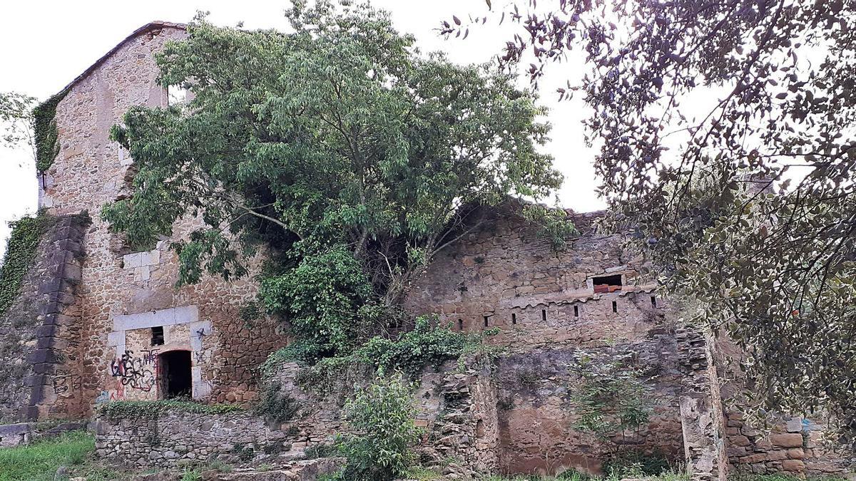 Estat actual de la torre del Cerdà, situada al barri de Germans Sàbat.  | MIQUEL FAÑANÀS