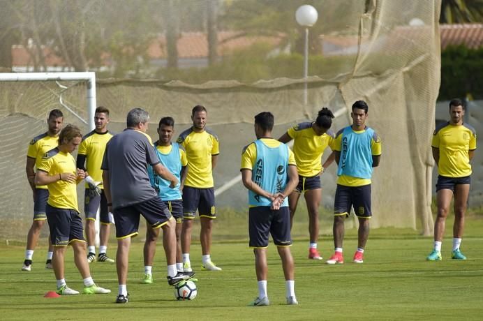 Entrenamiento de la UD en el campo de futbol del ...