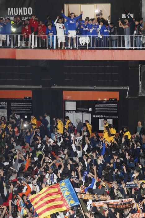 Euforia en el balcón de Mestalla