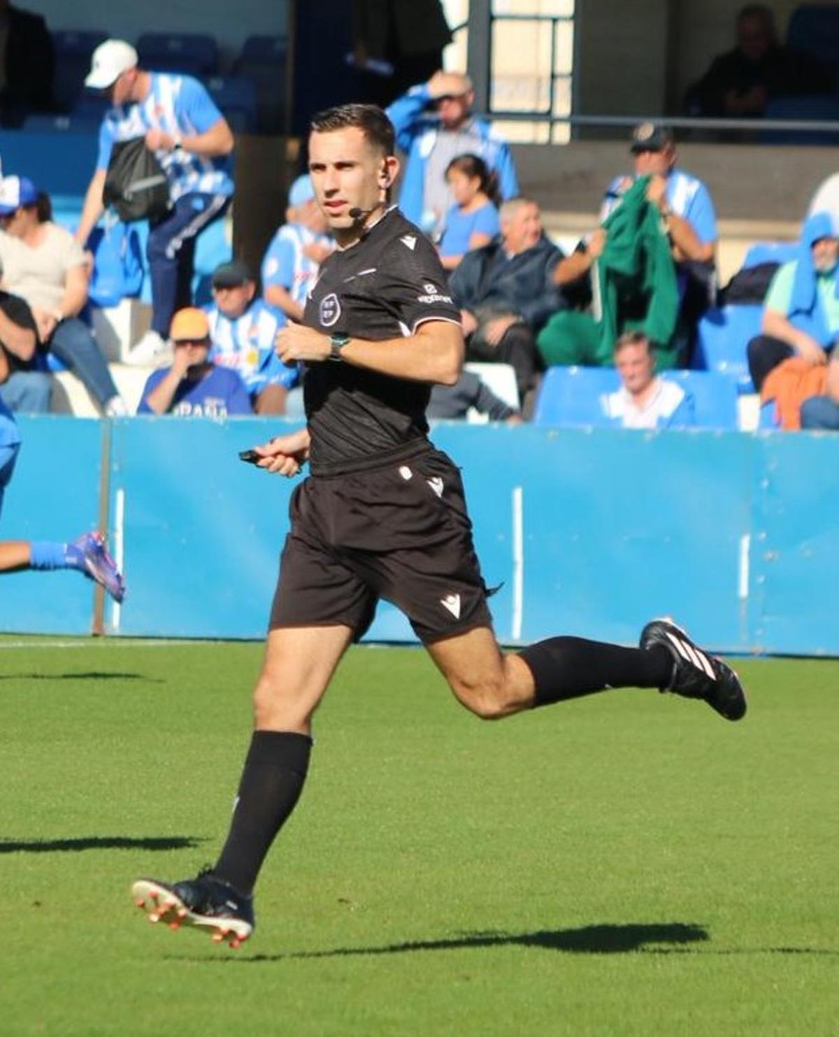 El colegiado lorquino Miguel Blasco Gil ha logrado el ascenso a la Segunda RFEF de Fútbol.