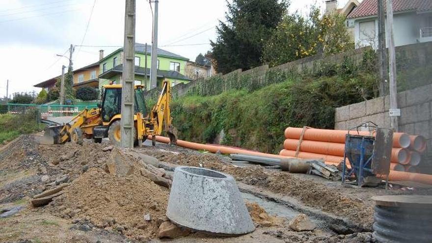 Estado de las obras en la Subida Mouriño, en Chapela, ayer. // FdV