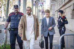 Dani Alves acude a firmar a la Audiencia de Barcelona para cumplir con las medidas impuestas para su libertad