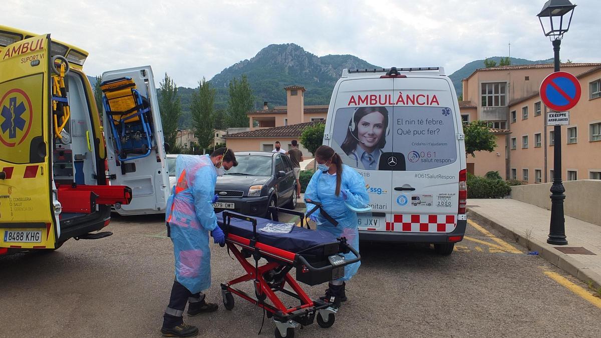 El número de contagios en la residencia Bell Entorn de Sóller sigue aumentando. En la última semana, 53 residentes y 19 trabajadores del centro han dado positivo en coronavirus, elevando a 107 el número total de afectados desde que el pasado 7 de septiembre se detectara el primer caso.