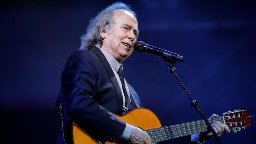 Joan Manuel Serrat, durante un  concierto.