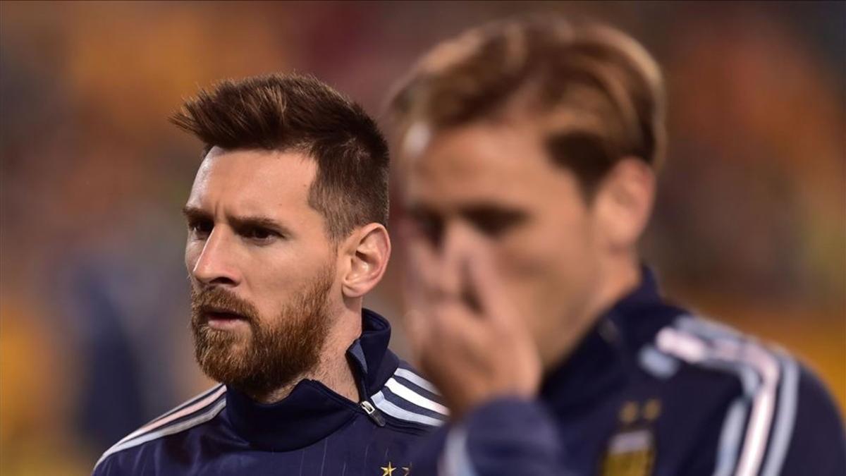 Leo Messi sabe que Lucas Biglia es la pieza que sostiene una defensa inconsistente