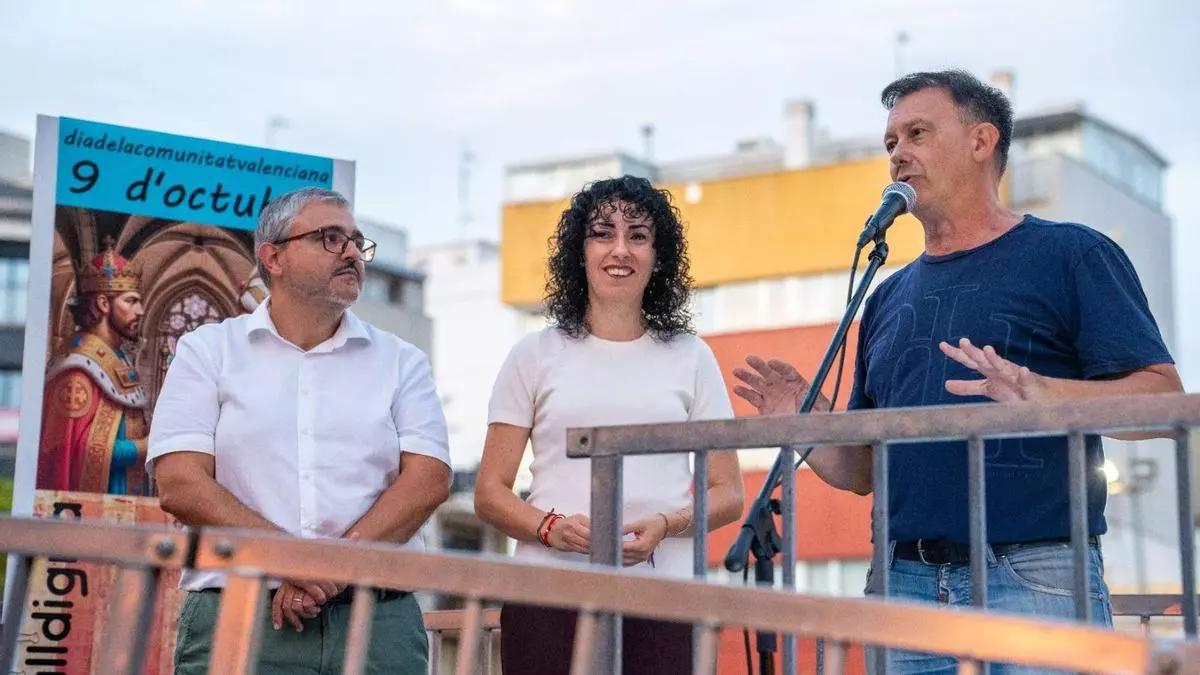 Tavernes reivindica la paz y el diálogo con su monumental "Tapís de la Paraula"