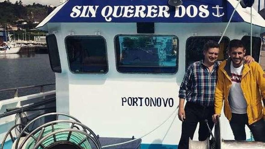 Manuel y Marcos Serén, a bordo del &quot;Sin querer dos&quot;.