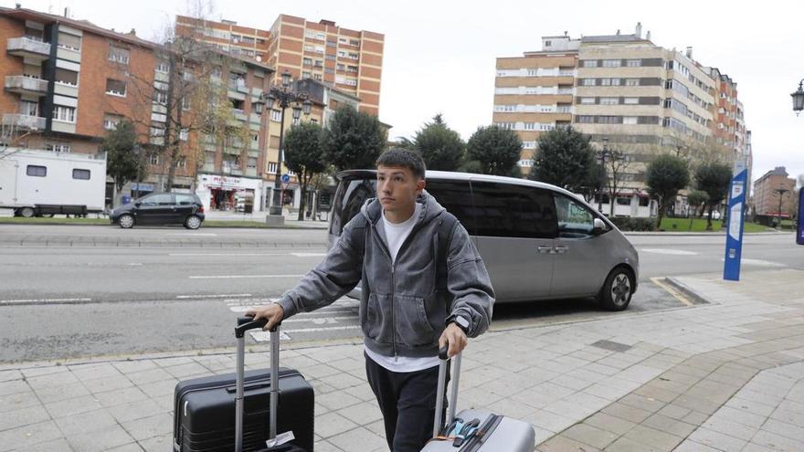 Thiago Fernández, nuevo jugador del Oviedo, ya está en la capital