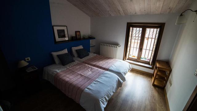 Una habitación de una casa rural.
