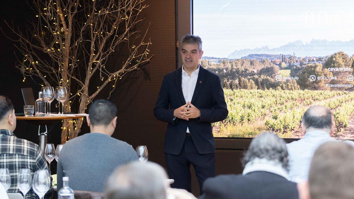 Ferran Centelles durante la cata de cavas.